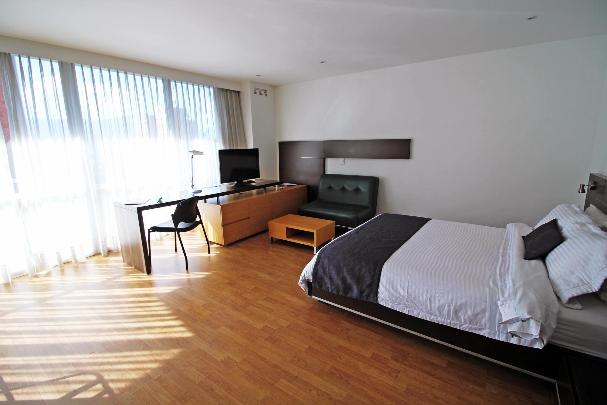 1616 Hotel ميديلين المظهر الخارجي الصورة